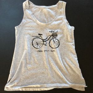 Adorable tank with “slow your roll” bike